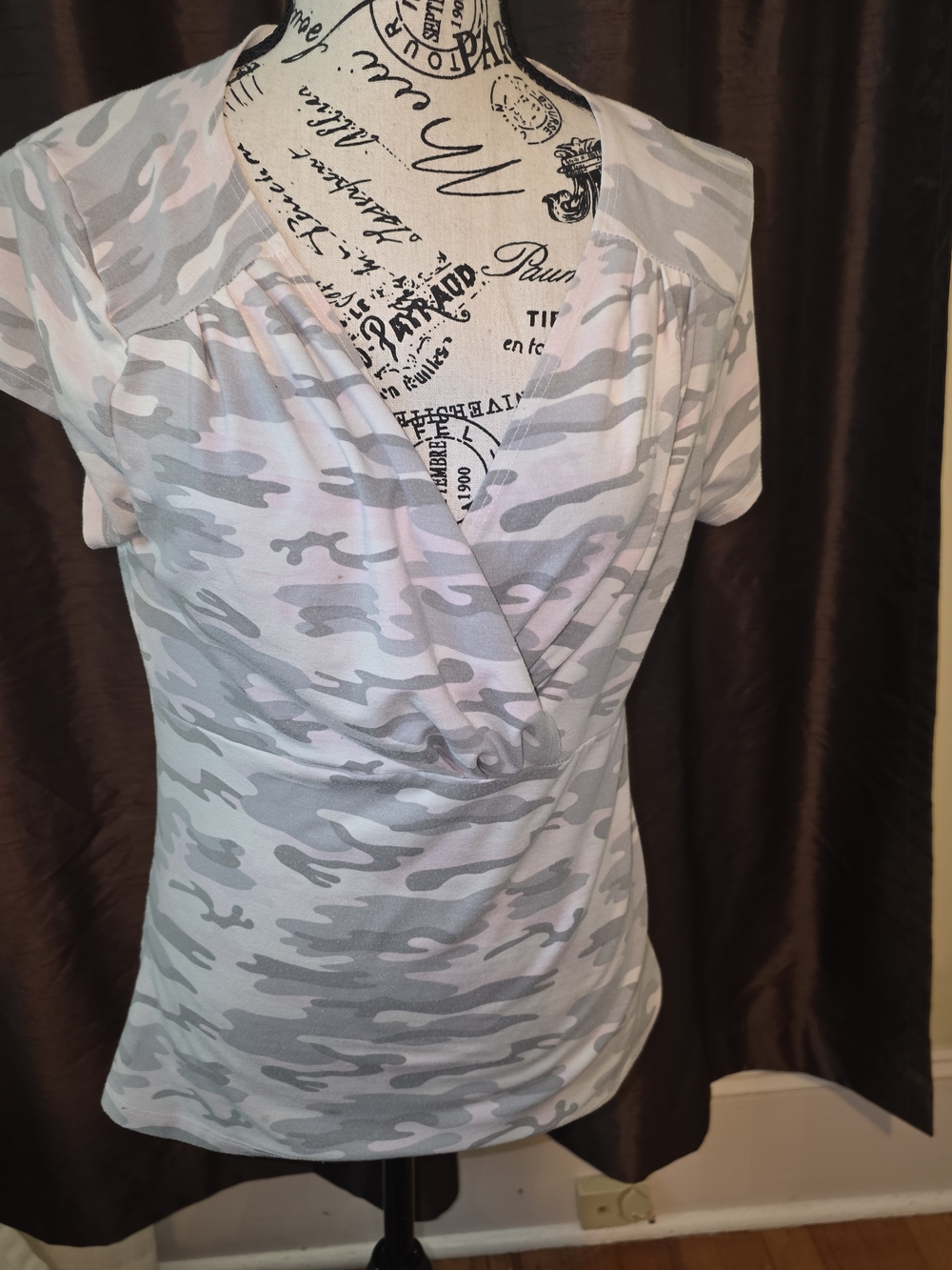 INC Women’s Light Gray, Pink & White Camouflage Crossover Top Small